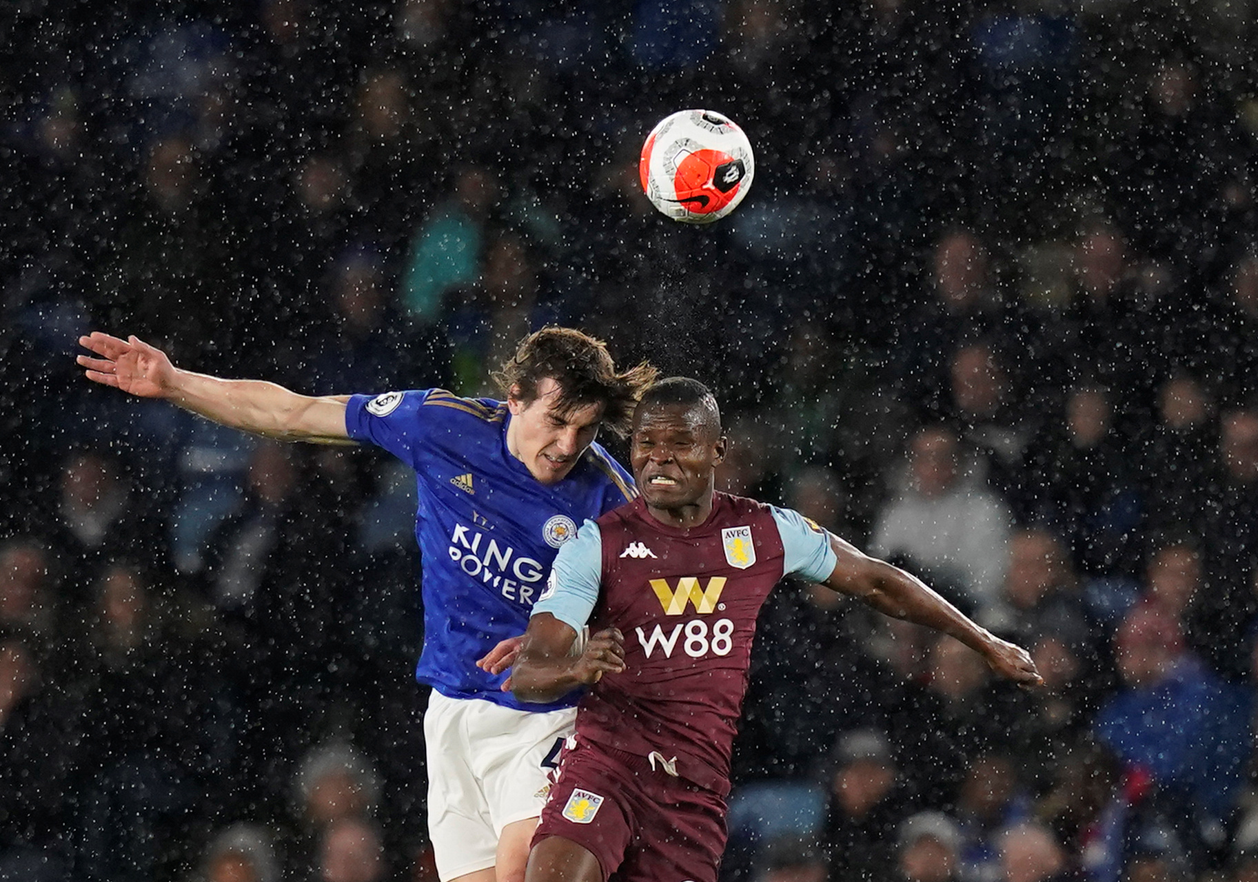 周琦在比赛 周琦在比赛